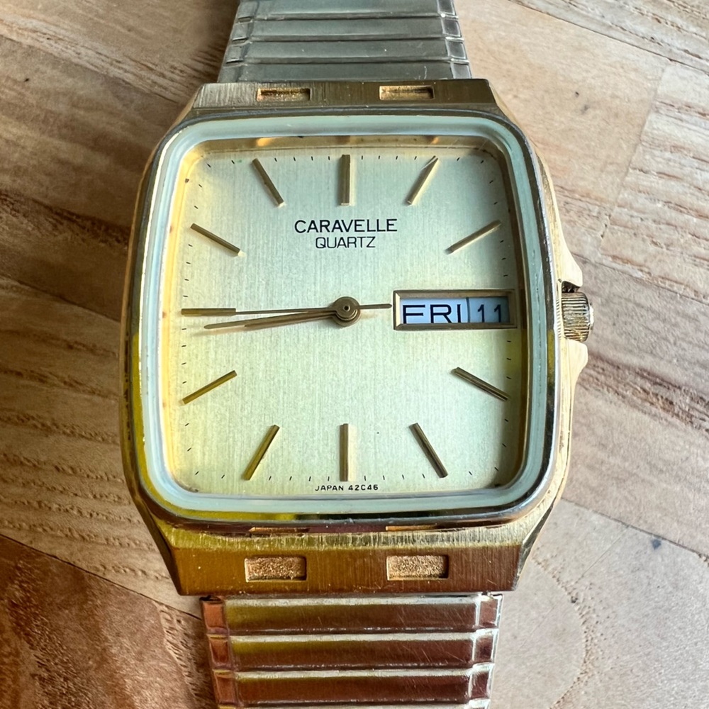 Caravelle mens rectangular gold tone expansion band dress watch NEW BATTERY